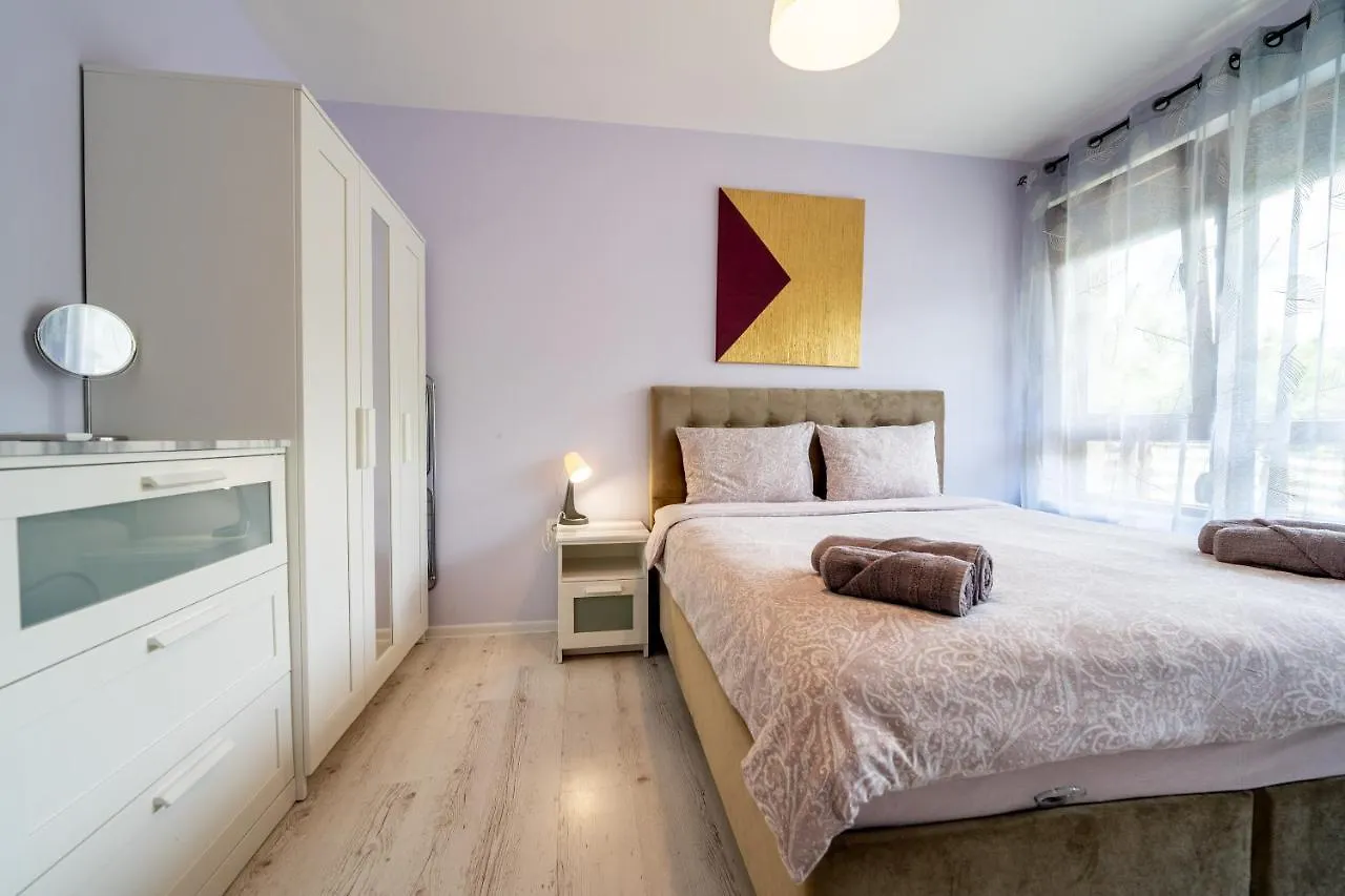 Sunny Apartment In Studentski Grad, Behind Unss ソフィア