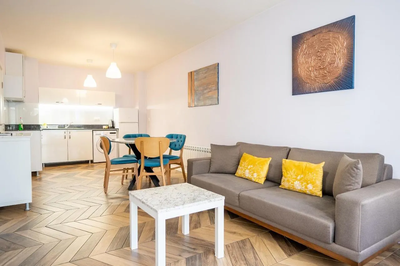 Sunny Apartment In Studentski Grad, Behind Unss ソフィア