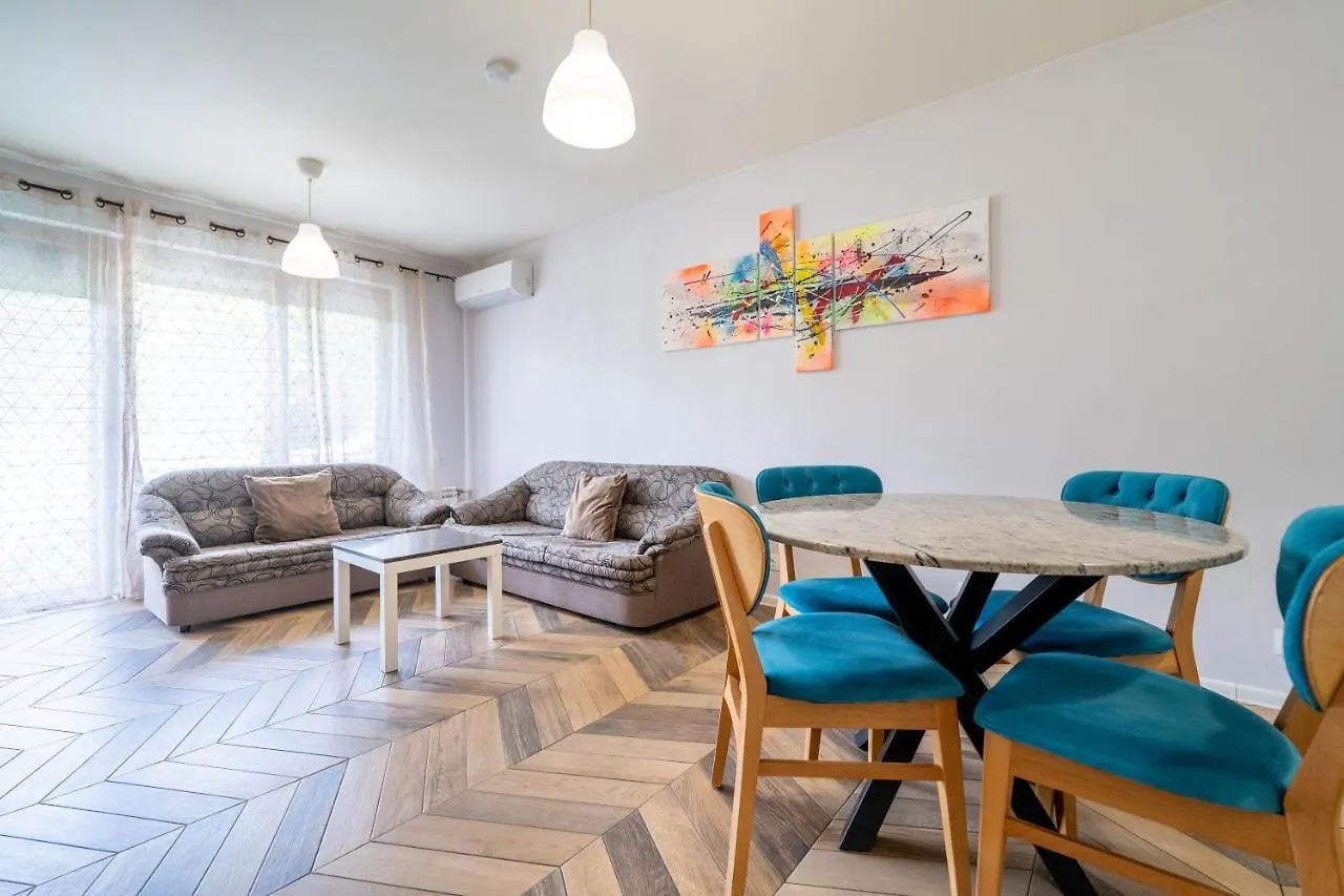 Sunny Apartment In Studentski Grad, Behind Unss ソフィア 0*,  ブルガリア